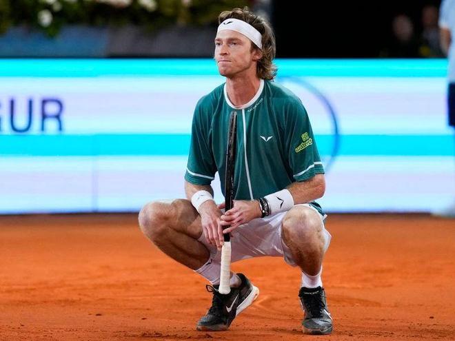 定军心的角 定军心的角